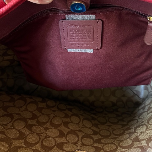 Rare Coach DISNEY Leather Snow White
Evil Queen City Tote Bag NWT - Picture 4 of 5